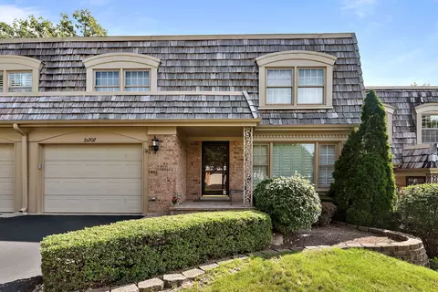 2 S707 Avenue Normandy W, Oak Brook, IL 60523