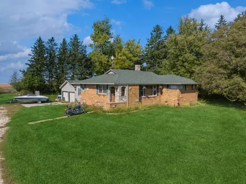 1637 Melugins Grove Rd, Steward, IL 60553