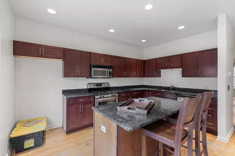 843 E 40th St, Chicago, IL 60653 photo 6