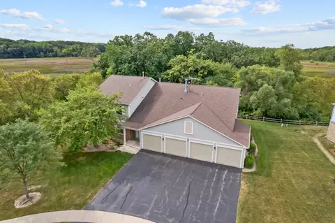 320 Crestview Dr #B, Wauconda, IL 60084