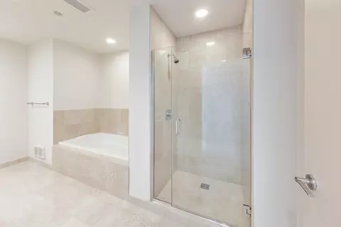 Bath - 60 E Monroe St #1707, Chicago, IL 60603 photo 2 of 5