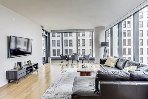 Living - 60 E Monroe St #1707, Chicago, IL 60603 photo 3 of 8