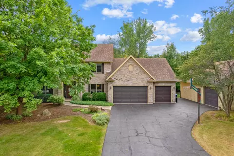8 N428 Sunny Hill Cir, Elgin, IL 60124