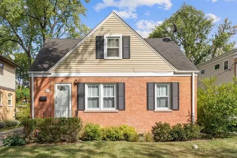 417 N Maple St, Mount Prospect, IL 60056