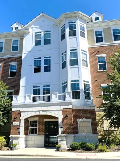 2701 Commons Dr #303, Glenview, IL 60026