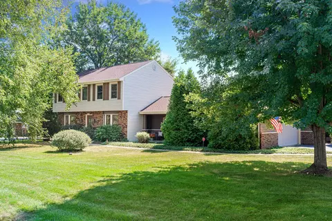 35 W827 Park Ln, Saint Charles, IL 60175