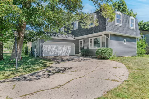 384 Tee Ln, Carpentersville, IL 60110