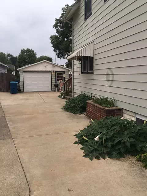 1015 W Third St, Dixon, IL 61021 photo 3