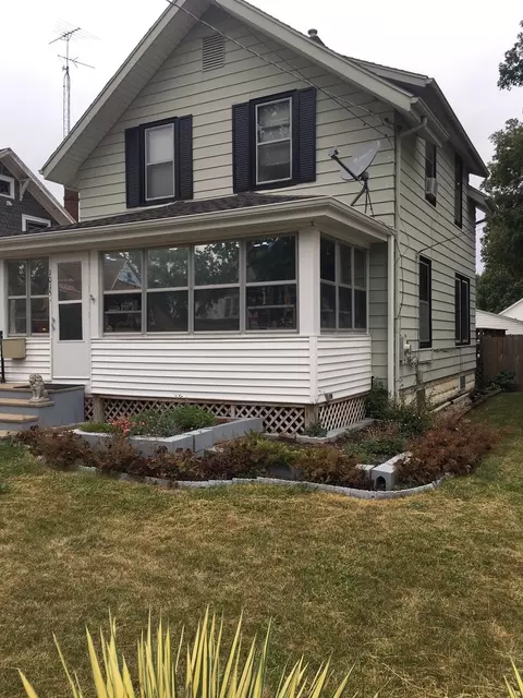 1015 W Third St, Dixon, IL 61021