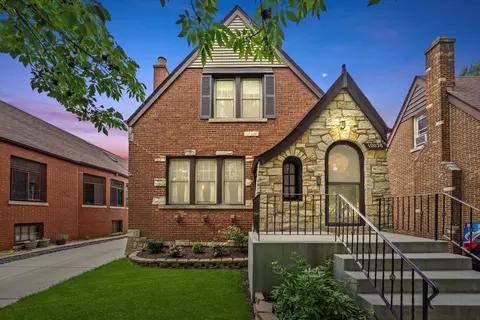 10028 S Claremont Ave, Chicago, IL 60643
