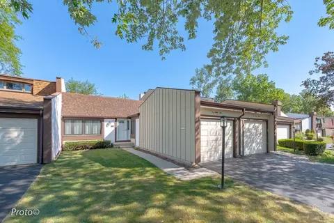 189 Cascade Dr, Indian Head Park, IL 60525