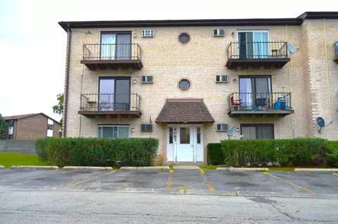 4067 Bonhill Dr #2A, Arlington Heights, IL 60004