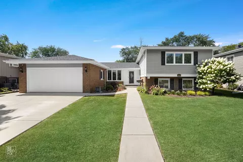 512 N Lancers Dr, Addison, IL 60101
