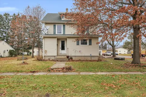 829 E Allen St, Farmer City, IL 61842