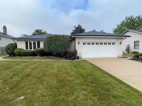 924 Apple Dr, Schaumburg, IL 60194