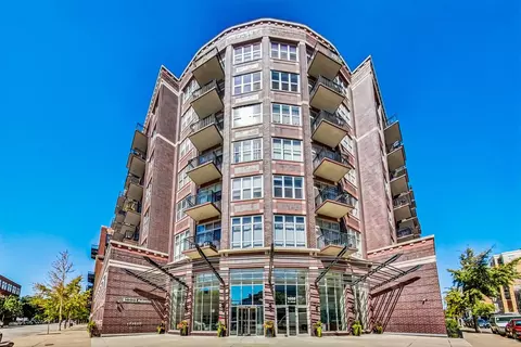1000 W Adams St #303, Chicago, IL 60607