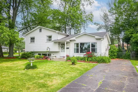 343 N Greenview Ave, Mundelein, IL 60060