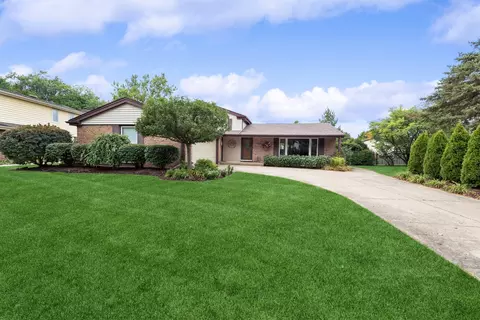 2818 N Brighton Pl, Arlington Heights, IL 60004