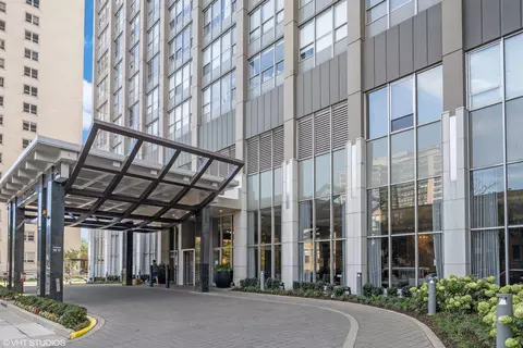 655 W Irving Park Rd #3707, Chicago, IL 60613