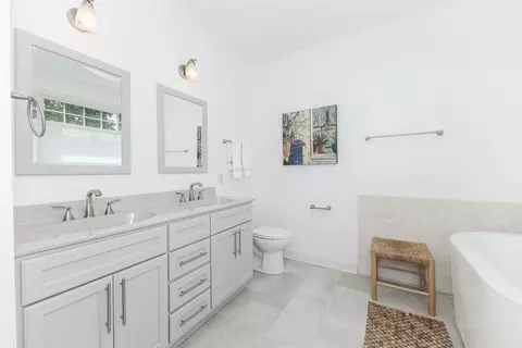 Bath - 2818 Jacob Ln, Normal, IL 61761 photo 1 of 4