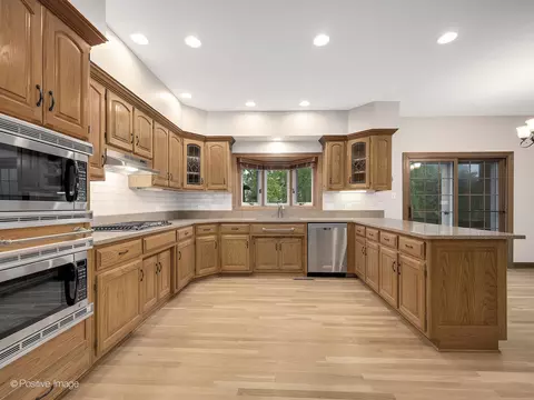 9108 Devon Ridge Dr, Burr Ridge, IL 60527 photo 15