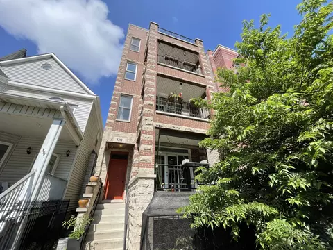 5302 N Winthrop Ave #4, Chicago, IL 60640