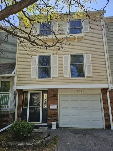 2021 Farnham Ct, Schaumburg, IL 60194