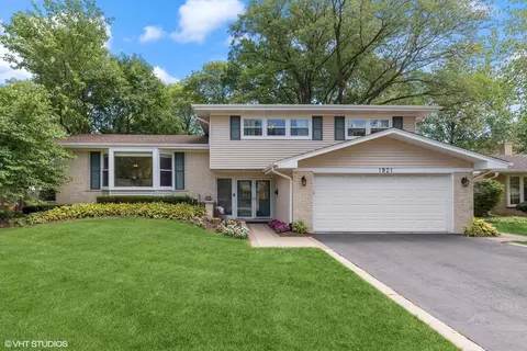 1921 Spruce Ter, Arlington Heights, IL 60004