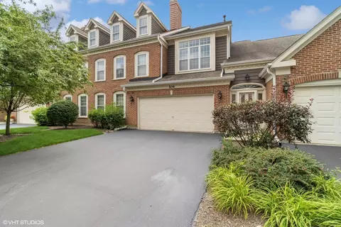 104 Yale Ct #104, Glenview, IL 60026