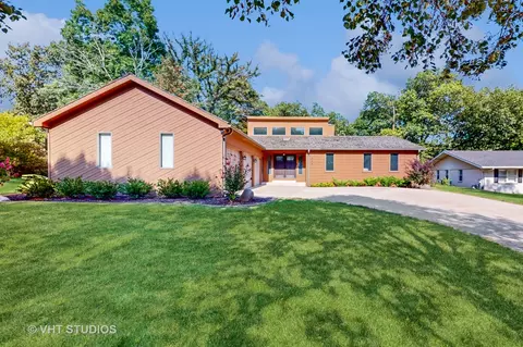 900 Valencia Dr, Shorewood, IL 60404