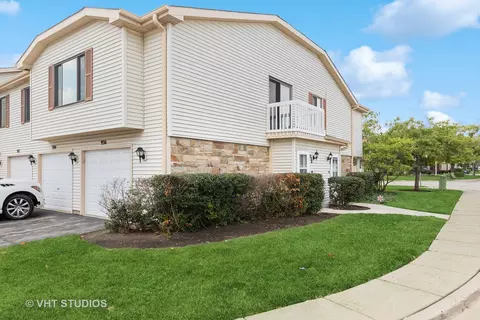 936 Monroe Ct, Vernon Hills, IL 60061