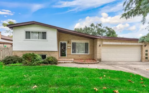 739 N Lenore St, Addison, IL 60101