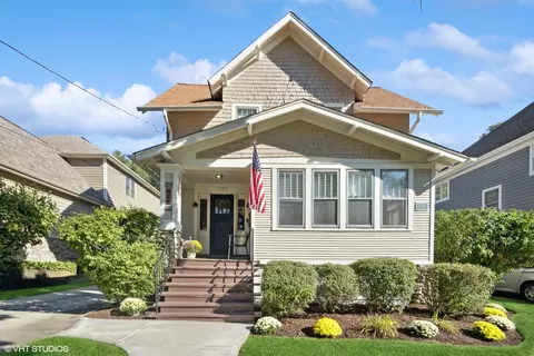418 Ridgewood Ave, Glen Ellyn, IL 60137