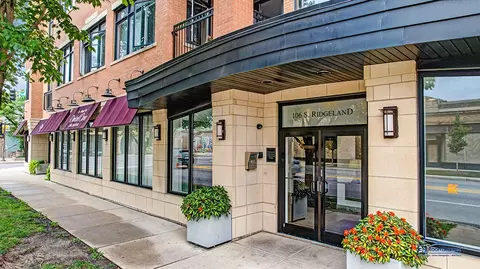 106 S Ridgeland Ave #212, Oak Park, IL 60302