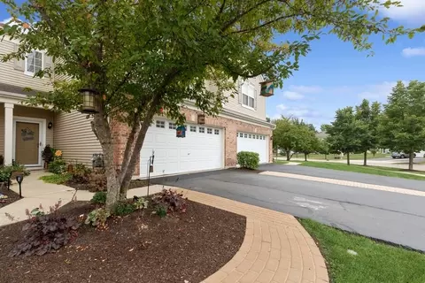 2525 Evergreen Cir, Mchenry, IL 60050