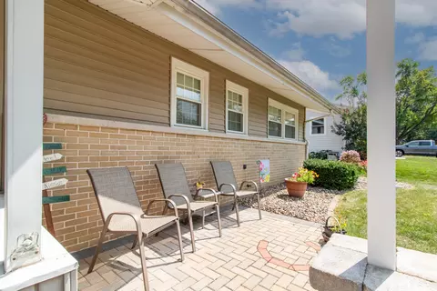 5 Foley Ave, Bloomington, IL 61701 photo 2