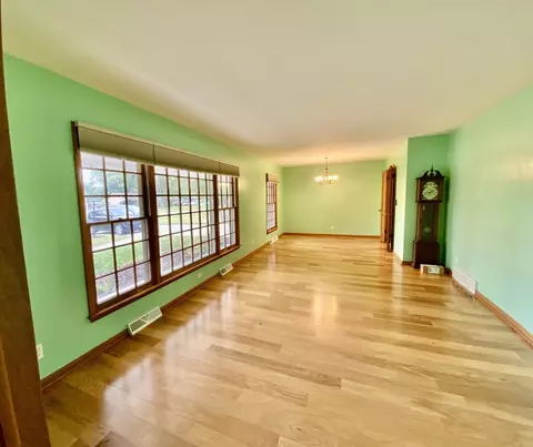 750 Gary Ave, Aurora, IL 60506 photo 4