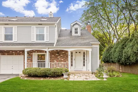1523 Queensgreen Cir, Naperville, IL 60563