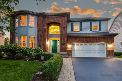 1656 N Woods Way, Vernon Hills, IL 60061