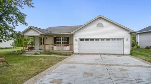 422 Spruce Ln, Amboy, IL 61310