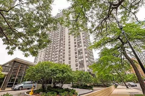 5701 N Sheridan Rd #4R, Chicago, IL 60660