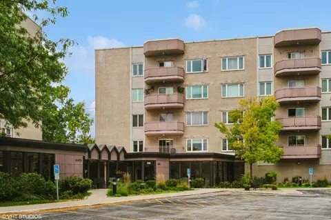 6411 Lincoln Ave #314, Morton Grove, IL 60053