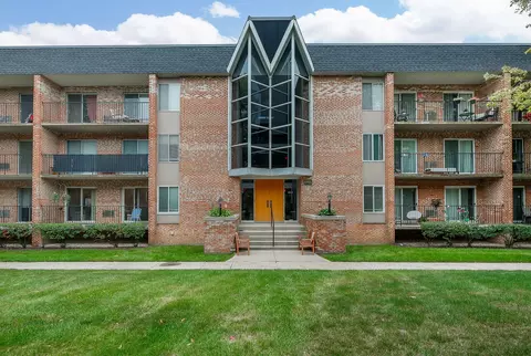 1001 N Mill St #211, Naperville, IL 60563
