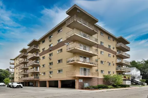 7443 W Washington St #510, Forest Park, IL 60130