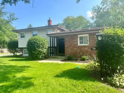 943 Brookside Ln, Deerfield, IL 60015