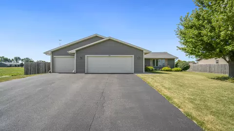 350 Cloud Mist Dr, Capron, IL 61012 photo 2