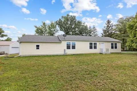 16188 Barber Greene Rd, Sycamore, IL 60178