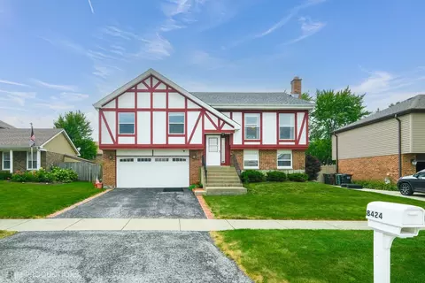 8424 Carriage Ln, Tinley Park, IL 60487