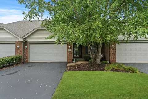 13793 Steeples Rd, Lemont, IL 60439