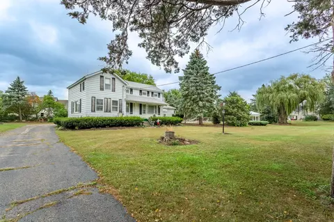 9110 Miller Rd, Lake In The Hills, IL 60156
